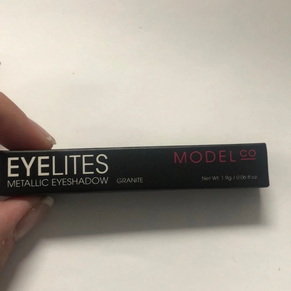 Eyelites metallic eyeshadow in Granite